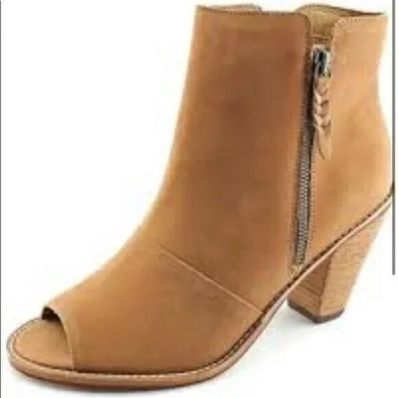 Corso Como Women's Tameka Peep Toe Bootie Size 5 1/2 - Picture 2 of 12